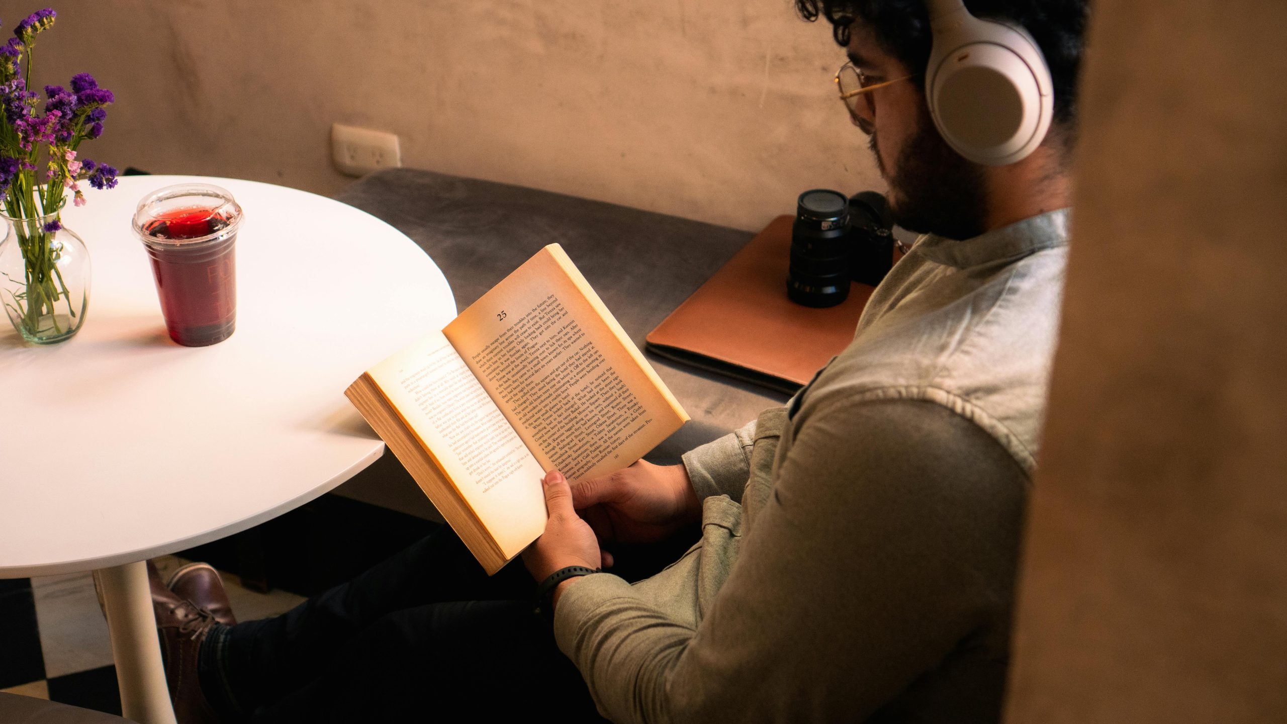 The Ultimate Distraction-Free Writing Device [8 Apps For More Focus]