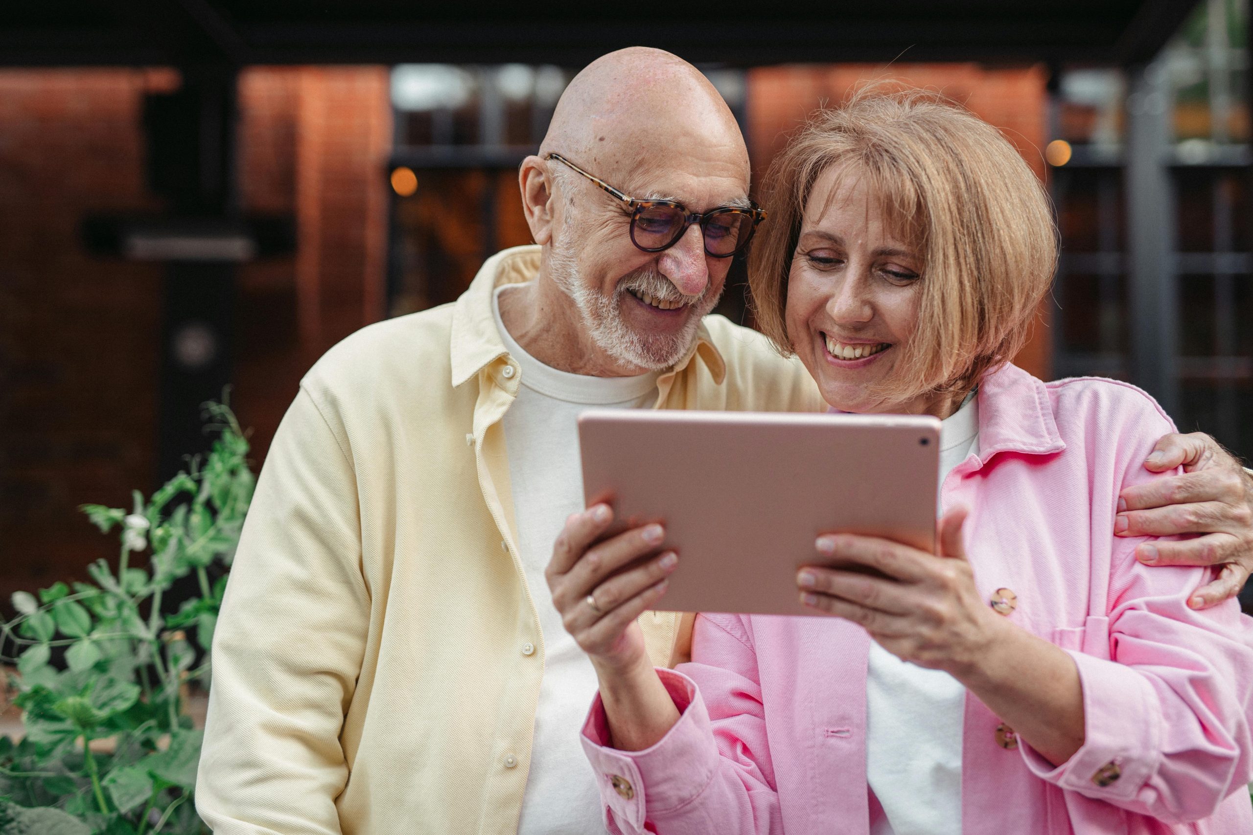 How to be a Good Digital Citizen (8 Great Examples)